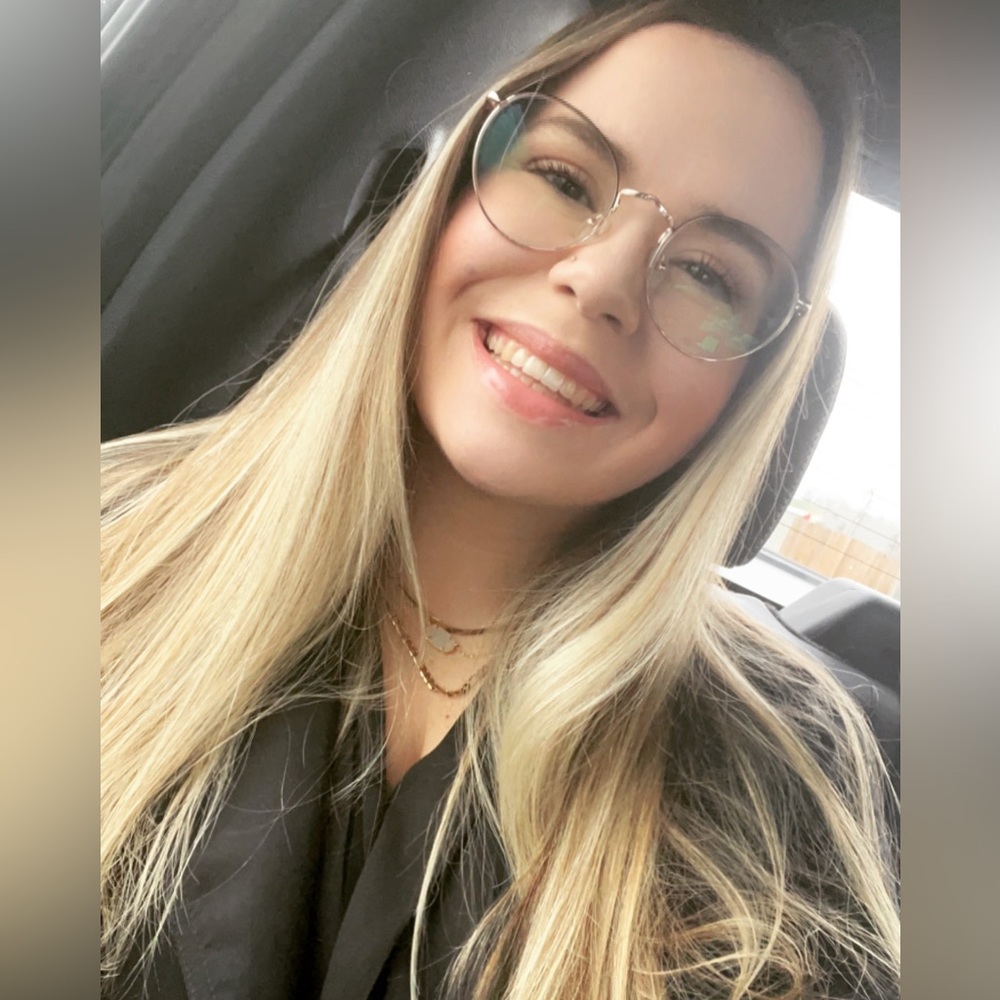 Meet your posher, Whitney!